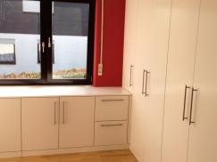 Wandschrank in weiß